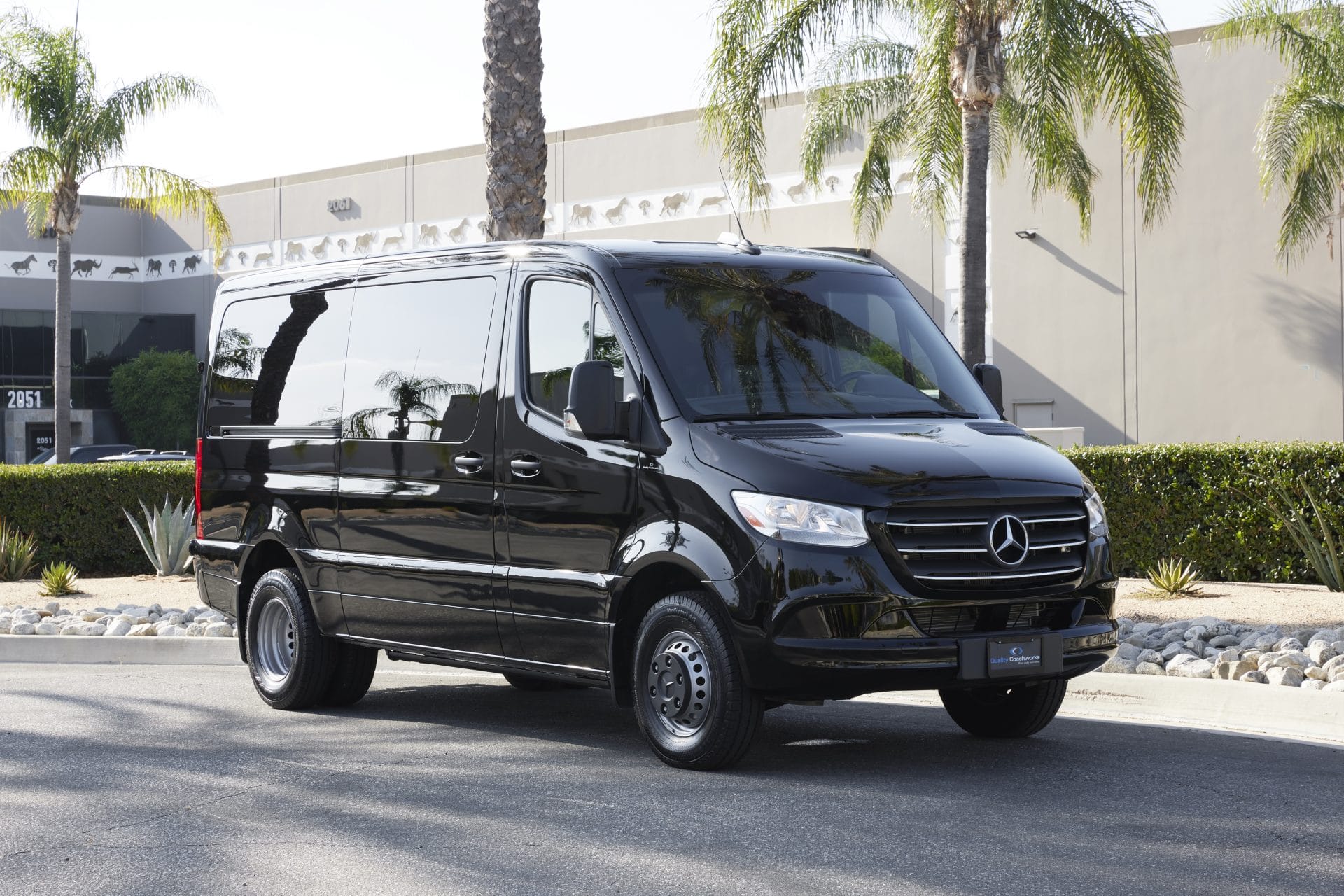 4347_high_res 6-door SUV