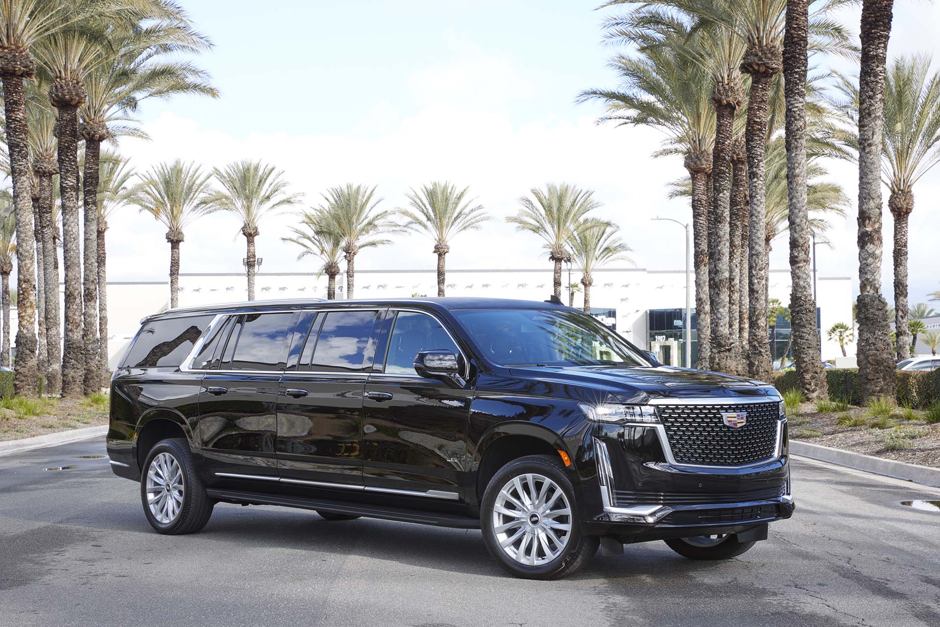 6331__high__res 6-door SUV