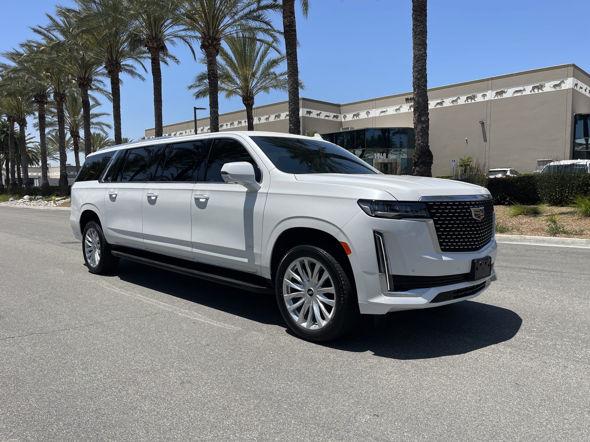 Cadillac Escalade 6-door