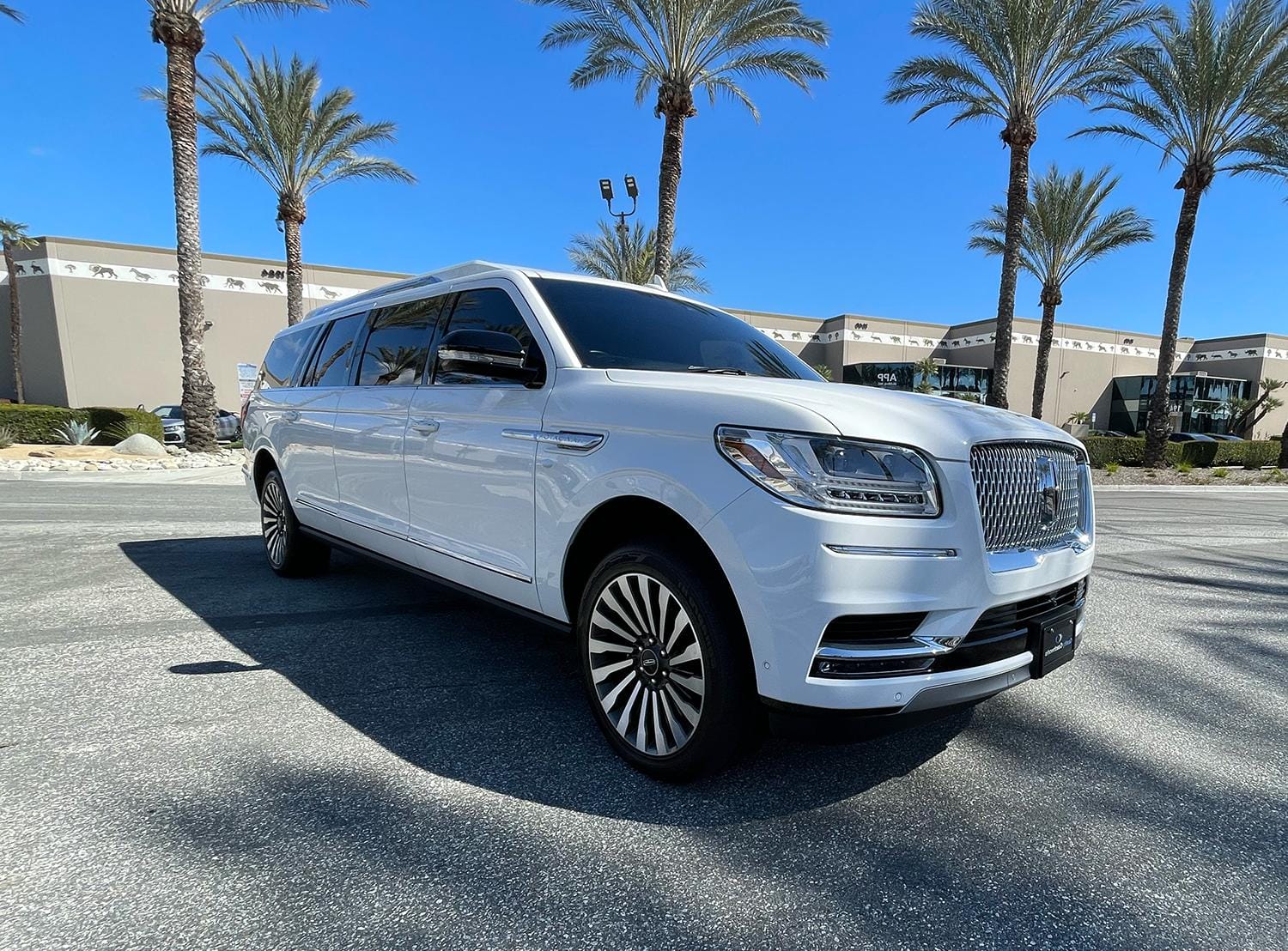 Lincoln-Navigator-CEO-Stretch-Conversion